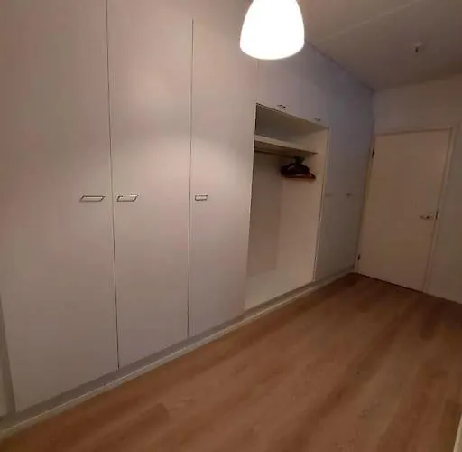 Lägenhet Kotimaailma - Tilava 2mh Asunto Saunalla Herttoniemen Merellisessae Ympaeristoessae Helsingfors